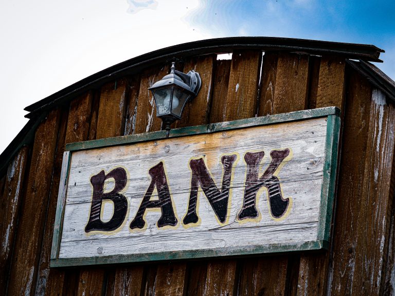 LE MONDE – Dans la banque privée, la lutte entre anciens et modernes