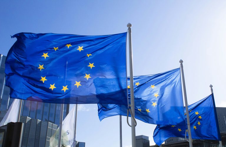 BOURSIER – L’Europe finit dans le rouge entre tensions internationales et politique monétaire