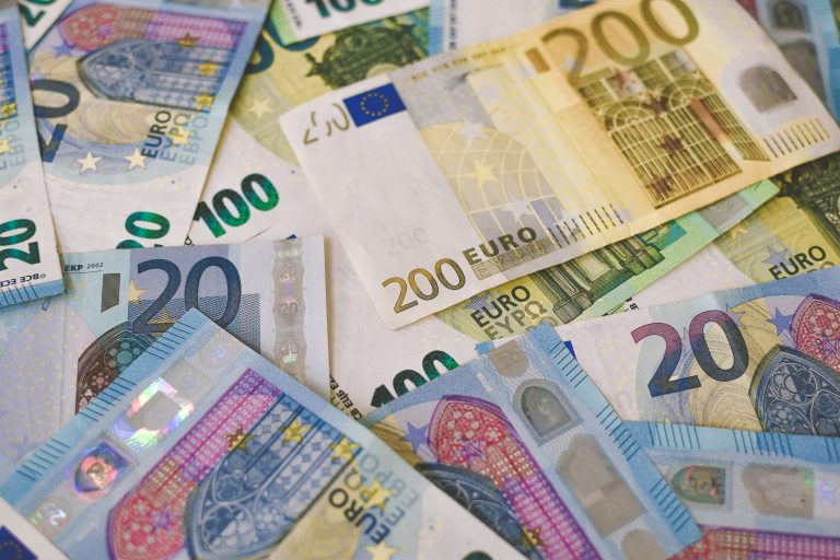 CHALLENGES - Héritage - faut-il miser sur le private equity Avantages, risques et stratégies
