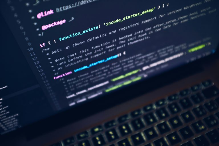 ordinateur_codes_technologie