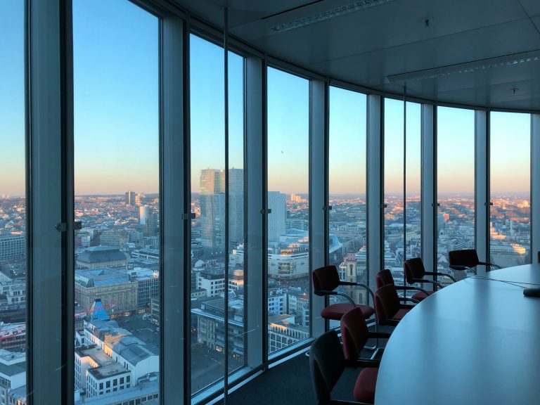 LES ECHOS – Le Cac 40 progresse et le pétrole recule avant la décision de la Fed : « Tout plaide en faveur d&rsquo;un resserrement de la politique monétaire »
